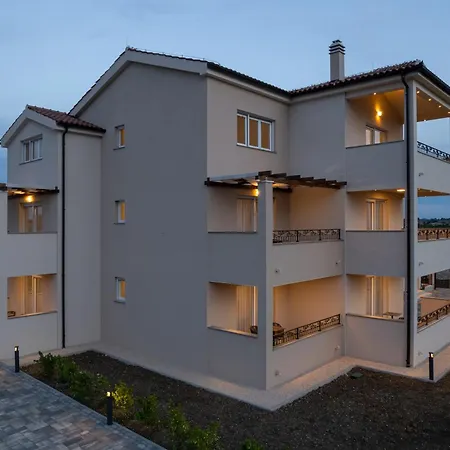 Perla فندق مبيت وإفطار 3*