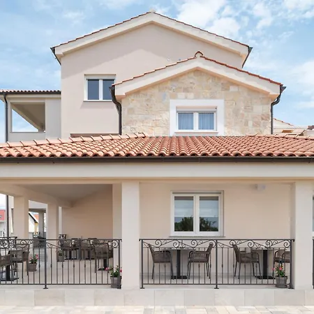 Perla 住宿加早餐酒店