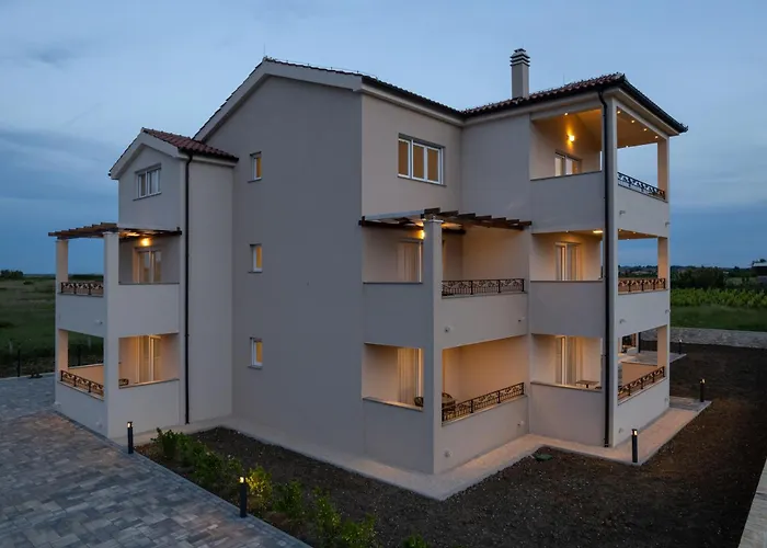 Perla فندق مبيت وإفطار 3*