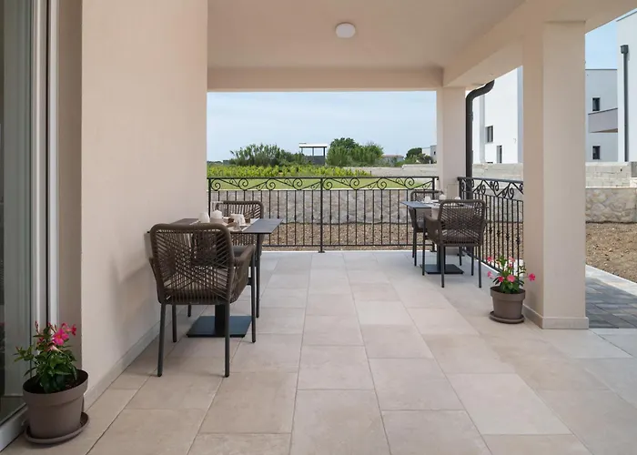 Perla فندق مبيت وإفطار 3*